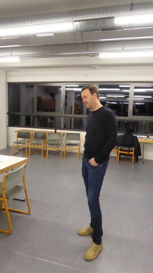 Stefan Ramsthaler kiebitzt!