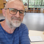 Hans-Jürgen Willert vor Partiebeginn.