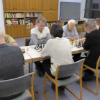 Neben Leo spielt Kurt Schwager und Matthias Jakob